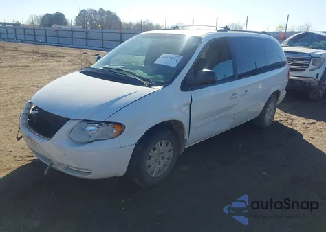 2005 Chrysler Town & Country Lx from USA, damaged, VIN 2C4GP44RX5R162354